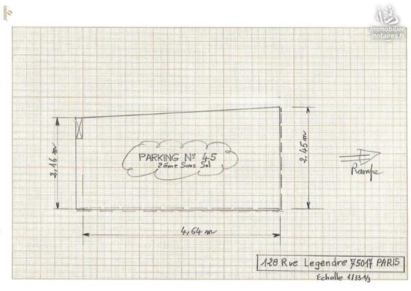 Dans le quartier des Batignolles, Paris 17ème, un emplacement de stationnement.