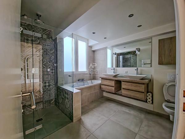 PARIS 17EME - MÉTRO WAGRAM - RUE AMPÈRE - DERNIER ÉTAGE TERRASSE - APPARTEMENT FAMILIAL Loyer 5 200 €/mois charges comprises **  - Référence  3193-NG