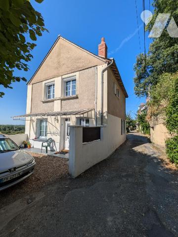Maison d'habitation, terrain et dépendances troglodyte à Vouvray. 