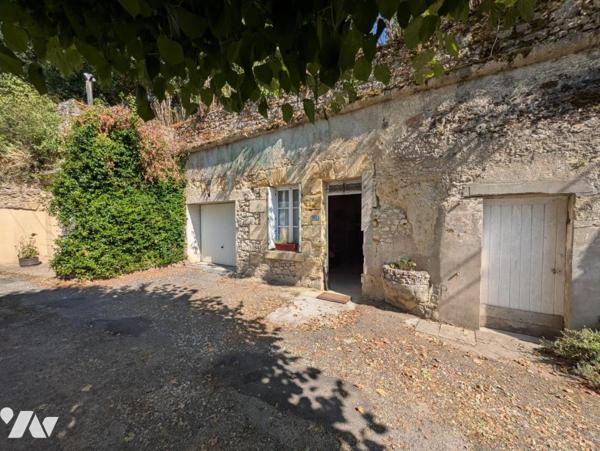Maison d'habitation, terrain et dépendances troglodyte à Vouvray. 