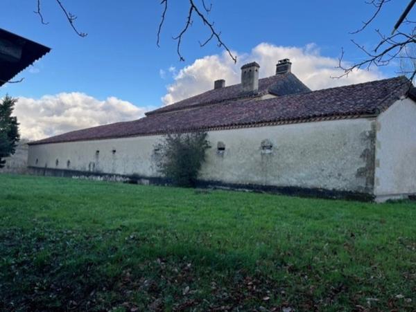 MARCIAC et PLAISANCE(32), AUTHENTIQUE et ELEGANTE PROPRIETE GASCONNE, dans son jus, SANS VOISIN, VUE sur les coteaux 300m2, dependances 500m2, près de 8ha bois et terres