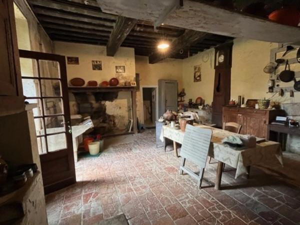 MARCIAC et PLAISANCE(32), AUTHENTIQUE et ELEGANTE PROPRIETE GASCONNE, dans son jus, SANS VOISIN, VUE sur les coteaux 300m2, dependances 500m2, près de 8ha bois et terres