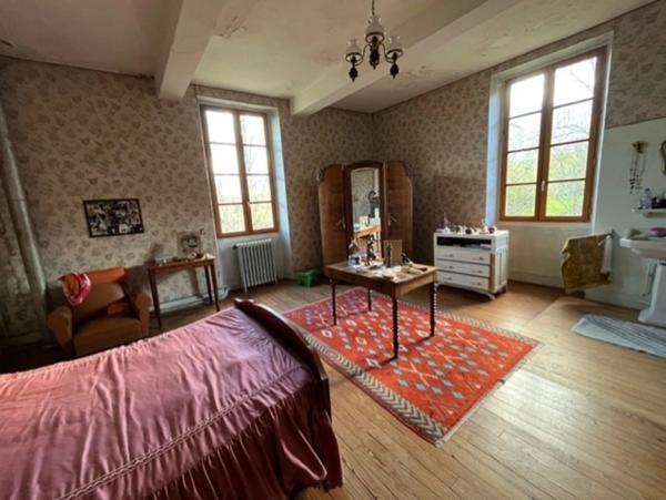 MARCIAC et PLAISANCE(32), AUTHENTIQUE et ELEGANTE PROPRIETE GASCONNE, dans son jus, SANS VOISIN, VUE sur les coteaux 300m2, dependances 500m2, près de 8ha bois et terres