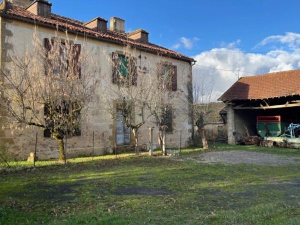 MARCIAC et PLAISANCE(32), AUTHENTIQUE et ELEGANTE PROPRIETE GASCONNE, dans son jus, SANS VOISIN, VUE sur les coteaux 300m2, dependances 500m2, près de 8ha bois et terres