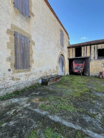 MARCIAC et PLAISANCE(32), AUTHENTIQUE et ELEGANTE PROPRIETE GASCONNE, dans son jus, SANS VOISIN, VUE sur les coteaux 300m2, dependances 500m2, près de 8ha bois et terres