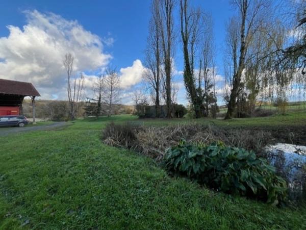 MARCIAC et PLAISANCE(32), AUTHENTIQUE et ELEGANTE PROPRIETE GASCONNE, dans son jus, SANS VOISIN, VUE sur les coteaux 300m2, dependances 500m2, près de 8ha bois et terres