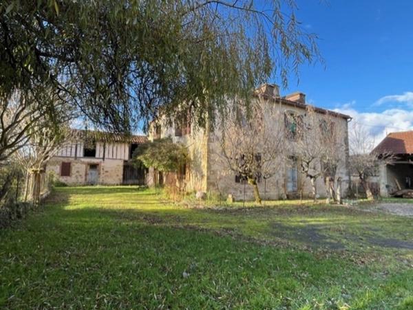 MARCIAC et PLAISANCE(32), AUTHENTIQUE et ELEGANTE PROPRIETE GASCONNE, dans son jus, SANS VOISIN, VUE sur les coteaux 300m2, dependances 500m2, près de 8ha bois et terres