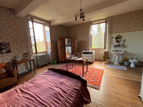 MARCIAC et PLAISANCE(32), AUTHENTIQUE et ELEGANTE PROPRIETE GASCONNE, dans son jus, SANS VOISIN, VUE sur les coteaux 300m2, dependances 500m2, près de 8ha bois et terres