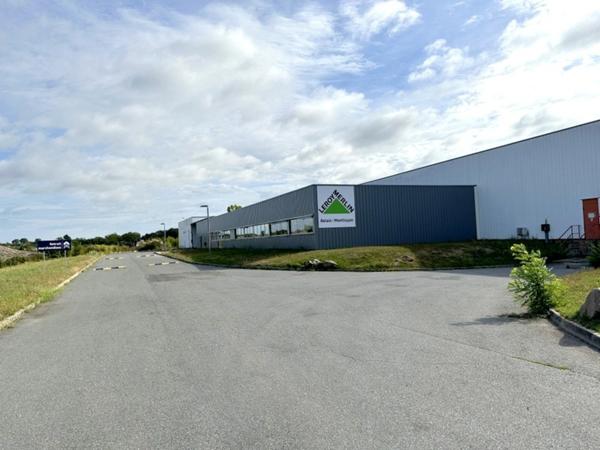 Dpt Allier (03), à vendre 5 Km de Montluçon ,SAINT VICTOR Local industriel - 3895 m2 terrain de :201353 m2