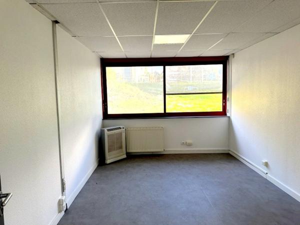 Dpt Allier (03), à vendre 5 Km de Montluçon ,SAINT VICTOR Local industriel - 3895 m2 terrain de :201353 m2