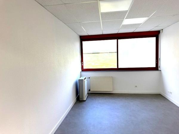 Dpt Allier (03), à vendre 5 Km de Montluçon ,SAINT VICTOR Local industriel - 3895 m2 terrain de :201353 m2