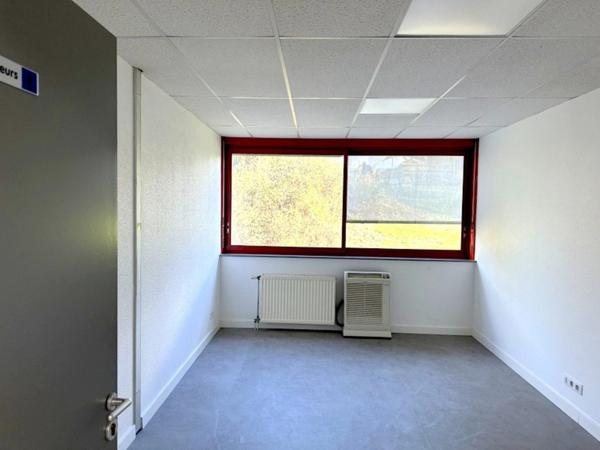 Dpt Allier (03), à vendre 5 Km de Montluçon ,SAINT VICTOR Local industriel - 3895 m2 terrain de :201353 m2