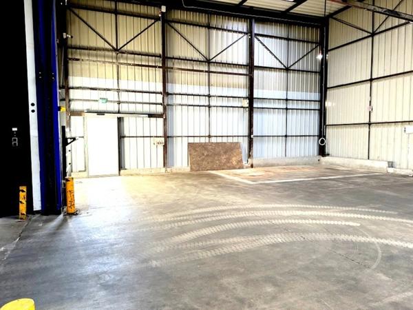 Dpt Allier (03), à vendre 5 Km de Montluçon ,SAINT VICTOR Local industriel - 3895 m2 terrain de :201353 m2