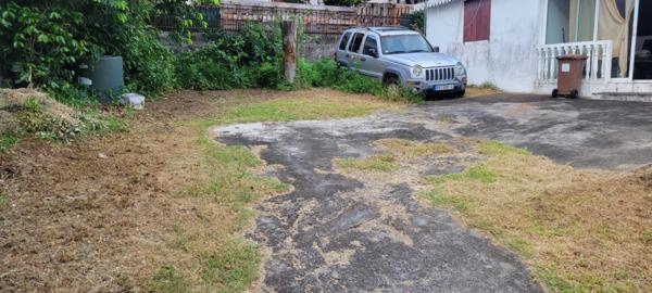 Maison à démolir à vendre à SAINT DENIS 4 pièces MOUFIA (974) A démolir ou à rénover.