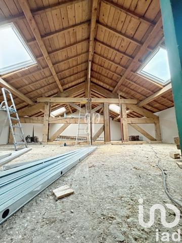 Maison traditionnelle 4 pièces de 200 m² à Taillades (84300)