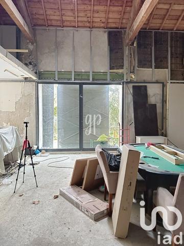 Maison traditionnelle 4 pièces de 200 m² à Taillades (84300)