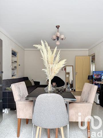 Maison traditionnelle 4 pièces de 200 m² à Taillades (84300)