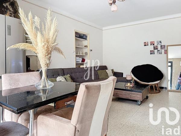 Maison traditionnelle 4 pièces de 200 m² à Taillades (84300)