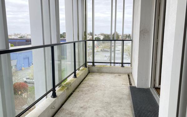 Appartement à vendre    2 pièces •  Cenon