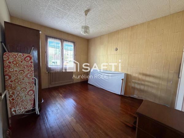 Maison sur sous-sol, jardin et beau potentiel