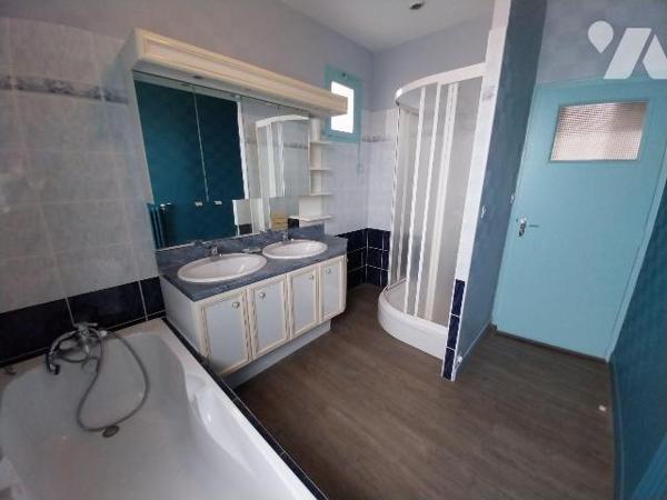 Maison à Vendre à Vitré (35500) en Ille-et-Vilaine (35)
BAISSE DE PRIX 
Dans un quartier plai...