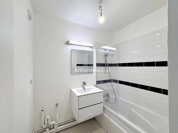 Vente                                                      Appartement
                        
                     1 pièces                      33 m2                     à Créteil