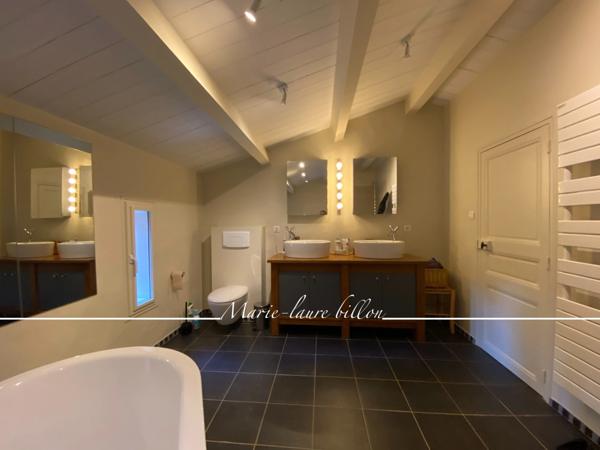 Maison à vendre 7 pièces SAINT HILAIRE DE RIEZ (85), longère+sa maison d'amis+annexes+piscine , parcelle 6000 m2