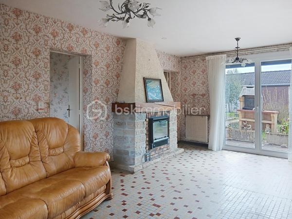 Vous recherchez une maison avec du terrain, des dépendances et de nombreuses possibilités d’aménagement ? 
Cette propriété pourrait bien vous intéresser !

Secteur SEURRE, à seulement 35 km de Dijon, venez découvrir cette maison offrant un beau potentiel d’aménagement avec de nombreux projets possibles.

D’une surface habitable d’environ 119 m², cette maison se compose de pièces offrant de belles possibilités de réorganisation et de personnalisation. Des travaux sont à prévoir, permettant aux futurs propriétaires de créer un intérieur à leur image et d’exploiter pleinement le potentiel du bien.

Les équipements:
Chauffage par pompe à chaleur air/eau
Cheminée avec insert bois
Fenêtres PVC double vitrage
Volets roulants
De beaux volumes 

Le bien bénéficie également de nombreuses dépendances :
Garage d’environ 55 m²
Grenier d’environ 80 m², offrant un important potentiel d’aménagement
Dépendance d’environ 60 m²
Terrain d’environ 5 204 m², dont une partie est constructible (à confirmer selon les règles d’urbanisme en vigueur)

Avec ses surfaces annexes, son vaste terrain et sa partie constructible, cette propriété offre de nombreuses possibilités : résidence principale, création de pièces supplémentaires, atelier, stockage, projet familial, activité professionnelle ou touristique

Un bien à fort potentiel pour les amateurs de rénovation et les personnes à la recherche d'un projet permettant de laisser libre cours à leur imagination.

Renseignements et visites sur demande, n'hésitez pas à me contacter.