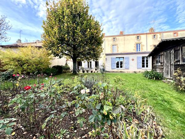 Maison Montfaucon Montigne 7 pièce(s) 206 m2