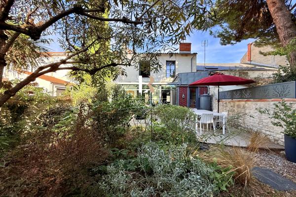 LR Transactions - La Genette - Maison de caractère avec joli jardin arboré