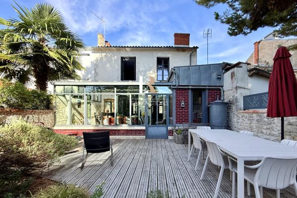 LR Transactions - La Genette - Maison de caractère avec joli jardin arboré