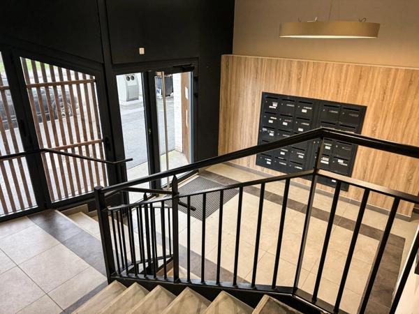 Appartement à vendre 2 pièces + terrasse BEAUZELLE (31)