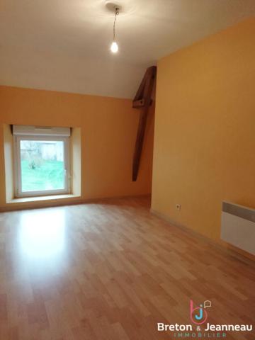 Corps de ferme en campagne secteur MAYENNE