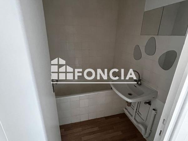 Location Studio 29.7 m² - 39 BD DES BELGES Le Coteau 42120