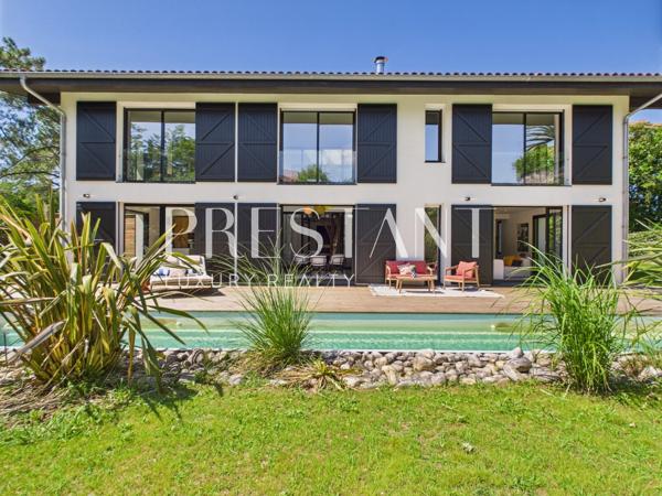 Spacieuse maison contemporaine de 310 m² avec piscine, à 10 min du centre de Biarritz, ARCANGUES
