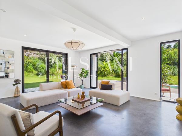 Spacieuse maison contemporaine de 310 m² avec piscine, à 10 min du centre de Biarritz, ARCANGUES