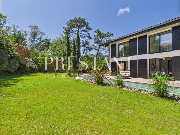 Spacieuse maison contemporaine de 310 m² avec piscine, à 10 min du centre de Biarritz, ARCANGUES