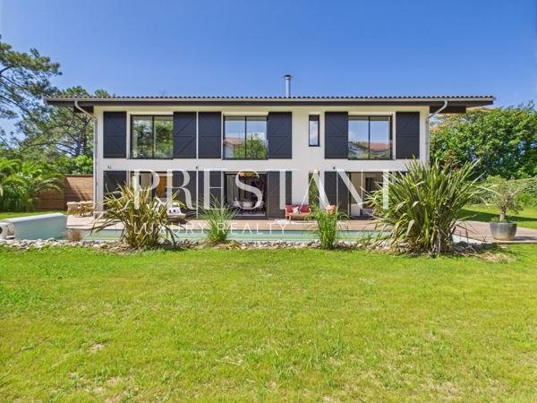Spacieuse maison contemporaine de 310 m² avec piscine, à 10 min du centre de Biarritz, ARCANGUES