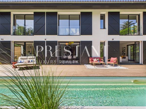 Spacieuse maison contemporaine de 310 m² avec piscine, à 10 min du centre de Biarritz, ARCANGUES
