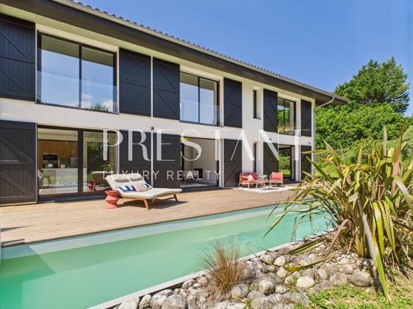 Spacieuse maison contemporaine de 310 m² avec piscine, à 10 min du centre de Biarritz, ARCANGUES