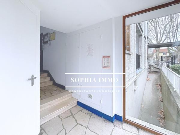 Appartement
         1 pièce
        - 10 m² Exclusivité 65 000 € *