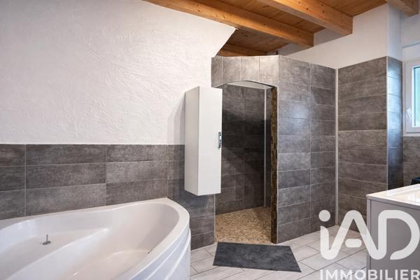 Maison à vendre 5 pièces 140 m² Sainte-Hélène-sur-Isère