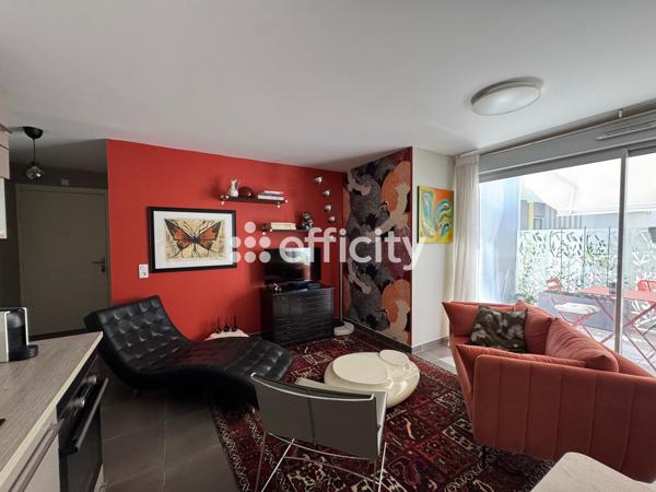 Appartement
         3 pièces
        - 61 m² 275 000 € *