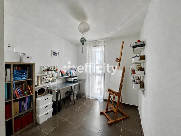 Appartement
         3 pièces
        - 61 m² 275 000 € *