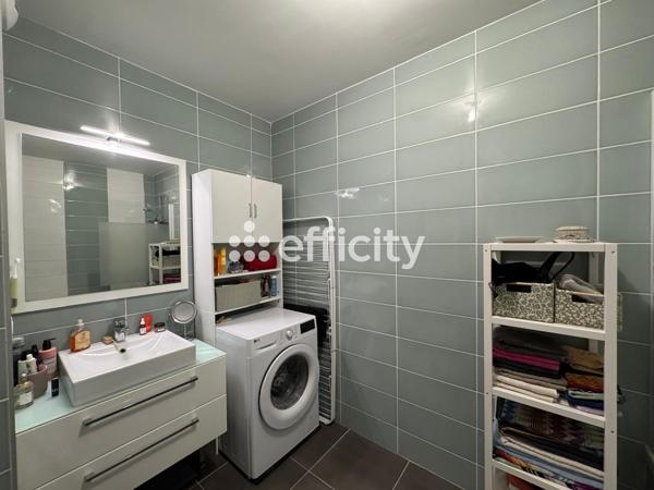 Appartement
         3 pièces
        - 61 m² 275 000 € *