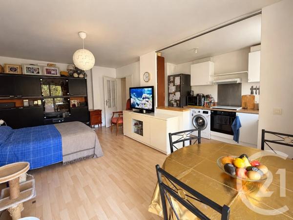 Appartement à vendre  3 pièces - 63 m 2   ST DENIS  - 93