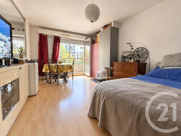 Appartement à vendre  3 pièces - 63 m 2   ST DENIS  - 93