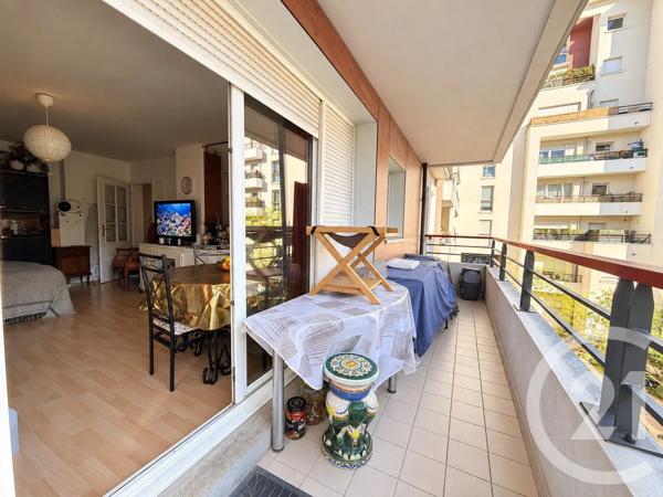Appartement à vendre  3 pièces - 63 m 2   ST DENIS  - 93