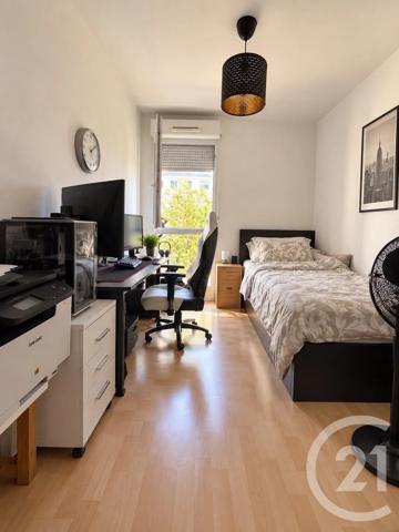 Appartement à vendre  3 pièces - 63 m 2   ST DENIS  - 93