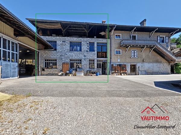 Villard (74420) Ancien atelier à réhabiliter - immeuble – 285 m² sur 3 niveaux + terrain de 450 m² à Villard (74420), proche B